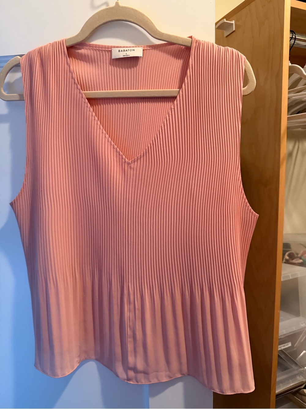 Aritzia Babaton Pleated Sleeveless V-Neck Blouse in Dusty Rose